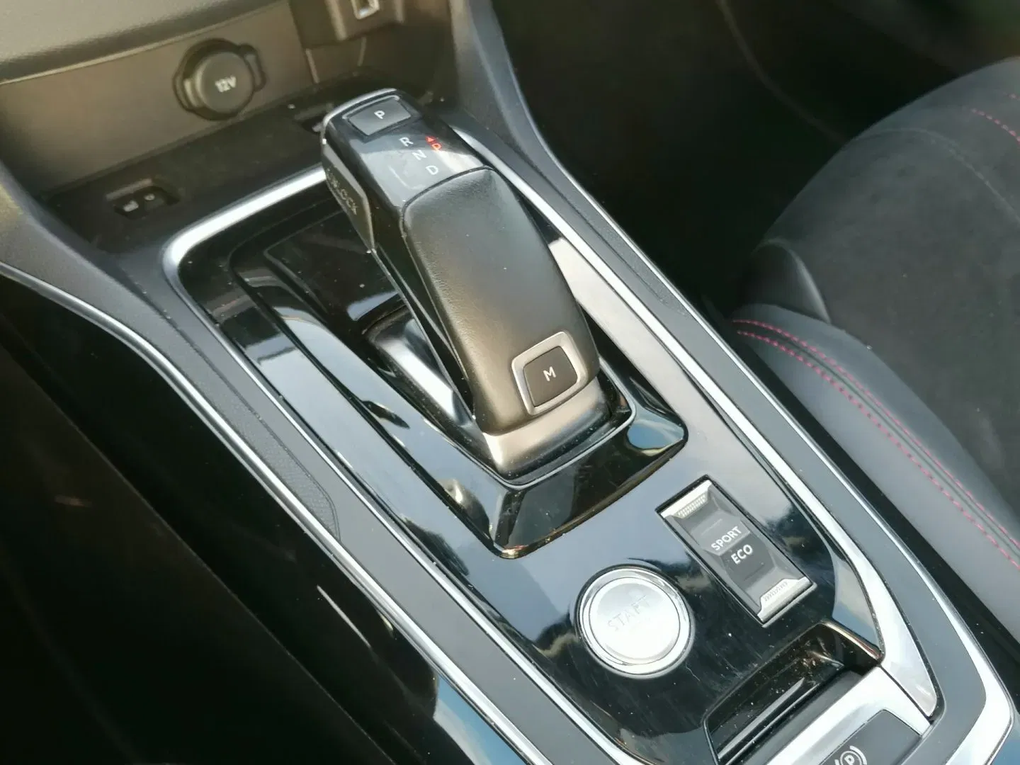 Peugeot 308 - Náhled 9