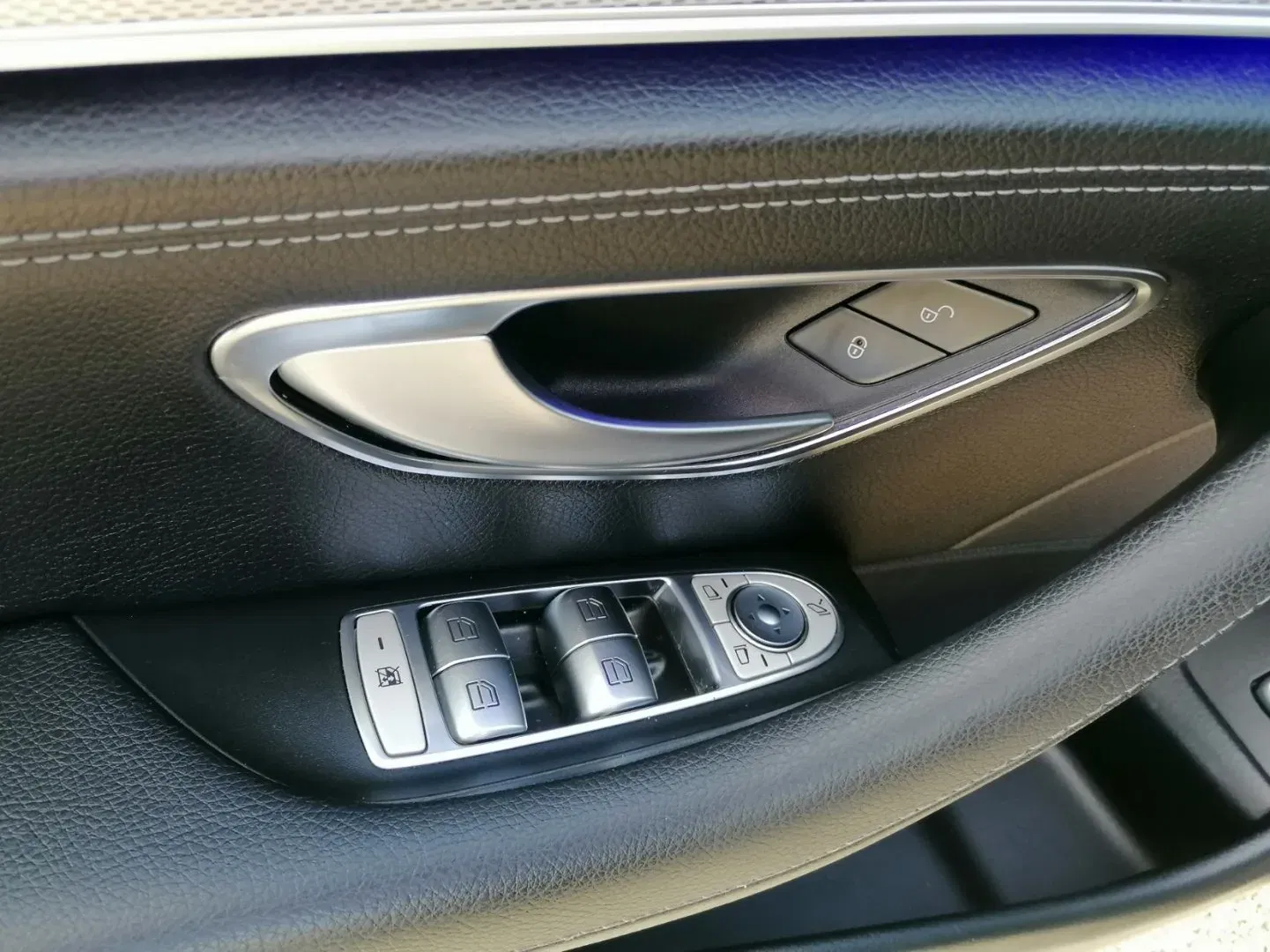 Mercedes-Benz Třídy E - Náhled 25