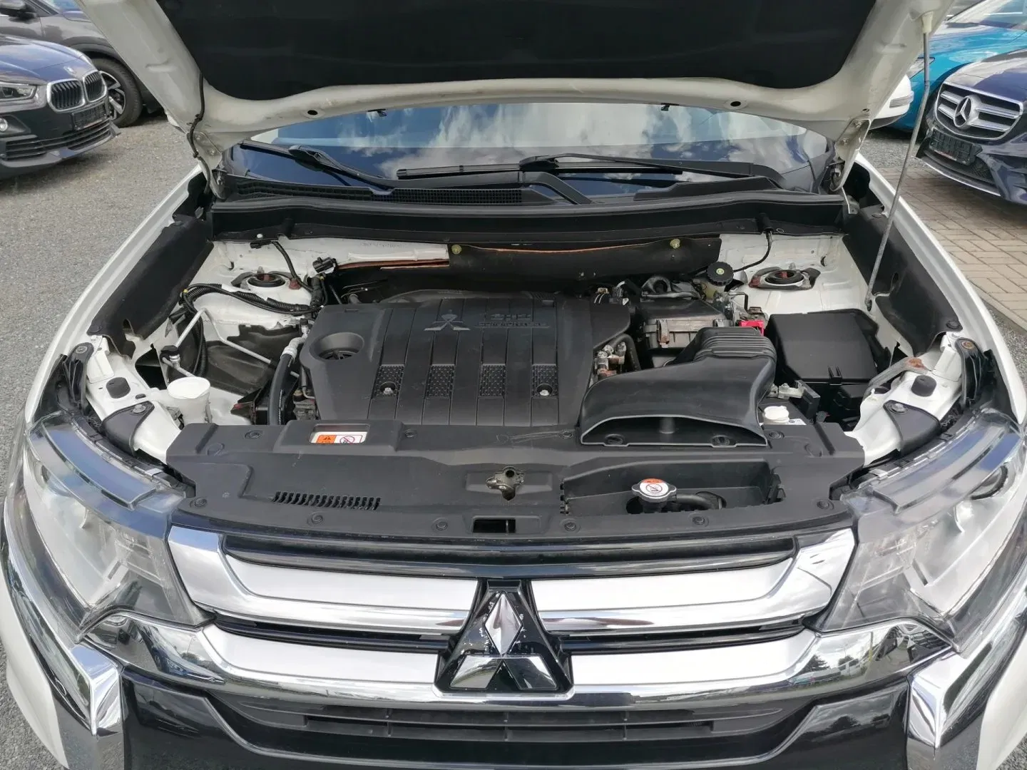 Mitsubishi Outlander - Náhled 19