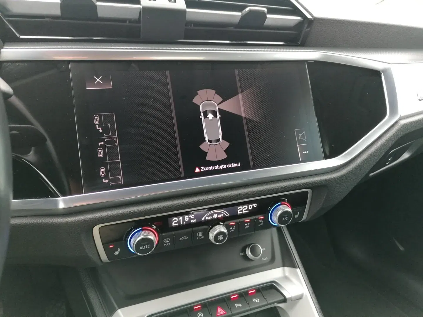 Audi Q3 - Náhled 25