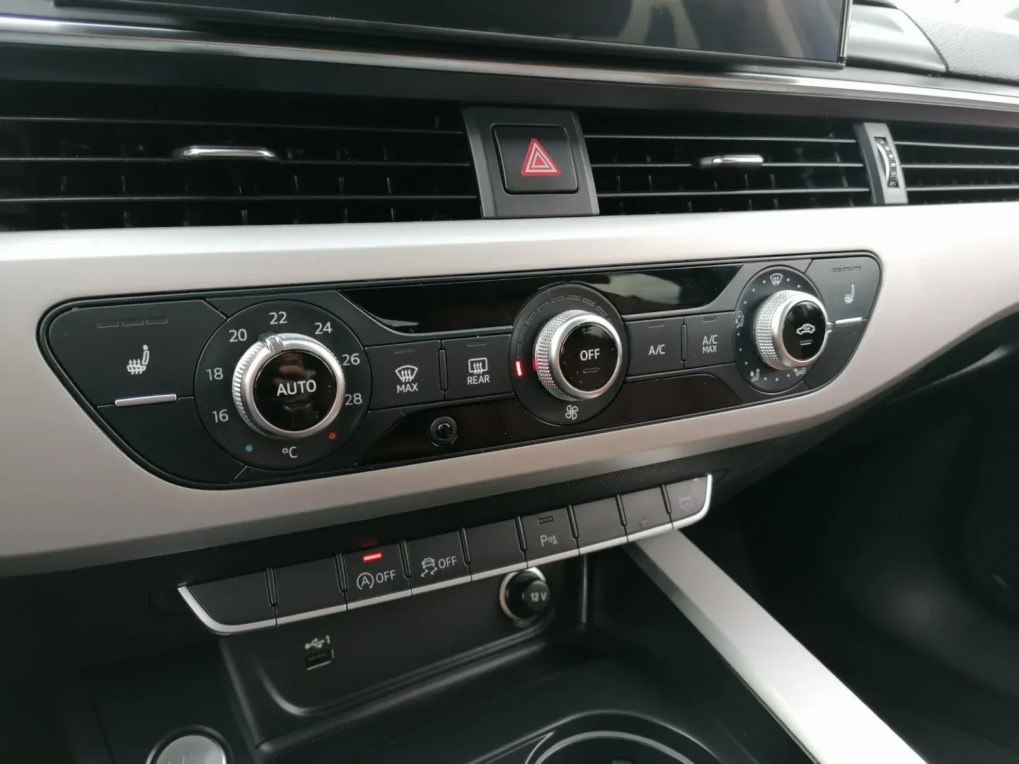 Audi A4 - Náhled 24