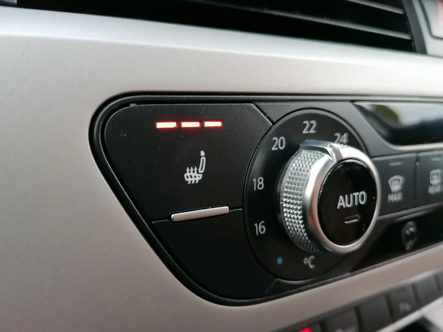 Audi A4 - Náhled 25