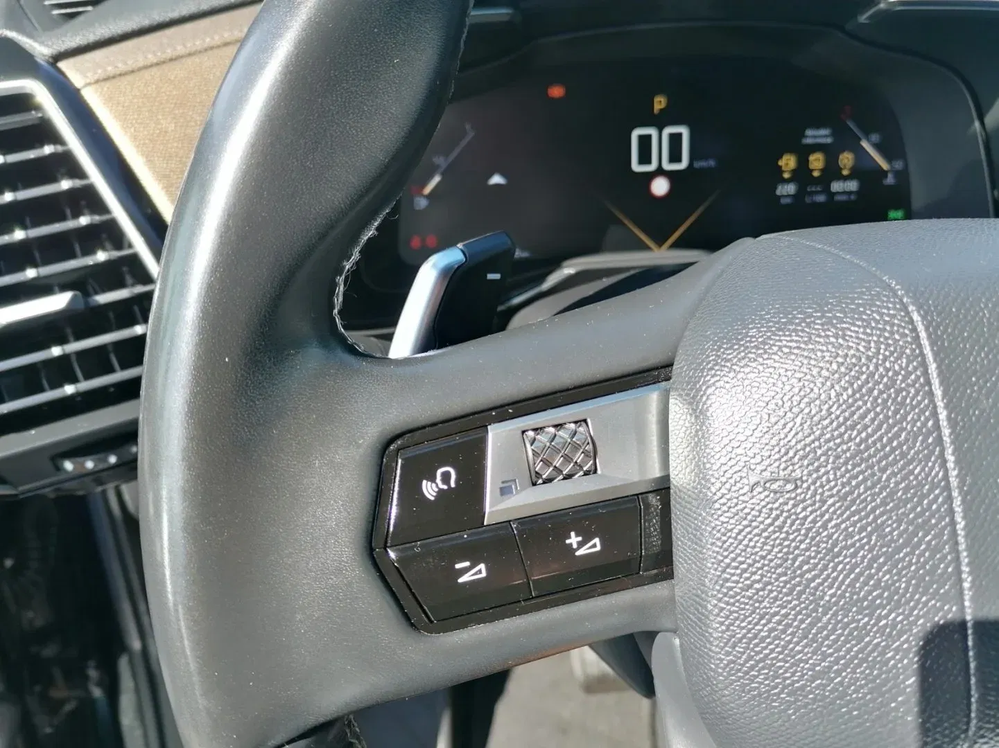 DS 7 Crossback - Náhled 17