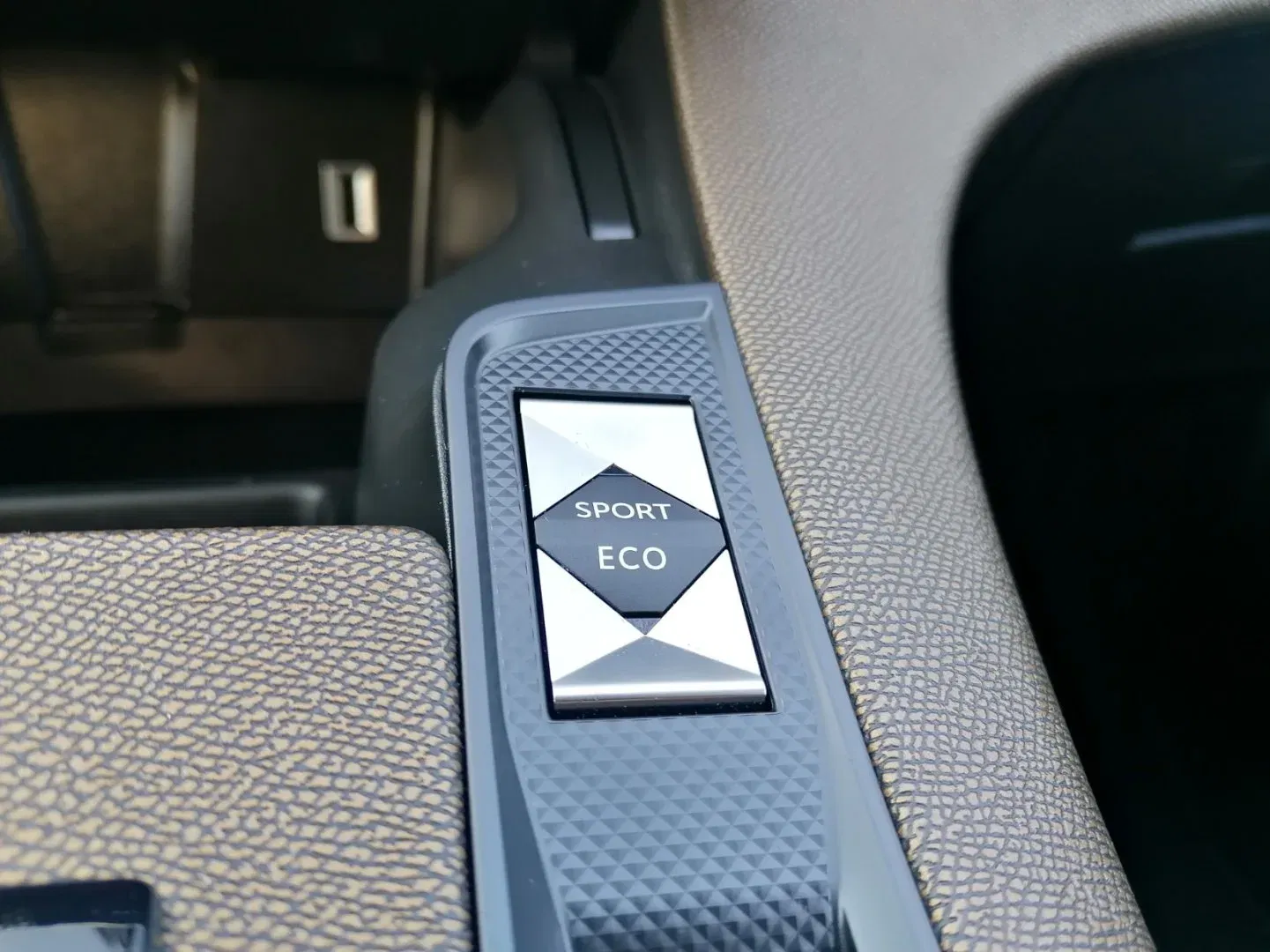 DS 7 Crossback - Náhled 19