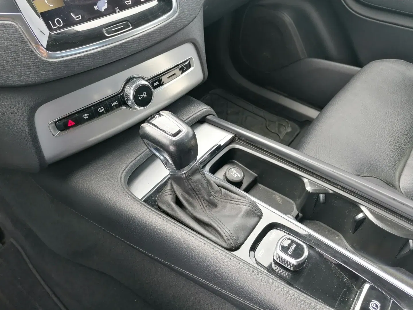 Volvo XC90 - Náhled 11
