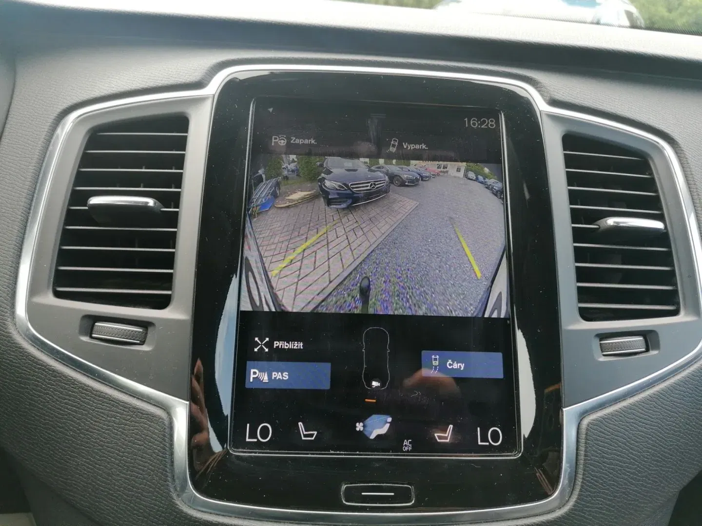 Volvo XC90 - Náhled 12