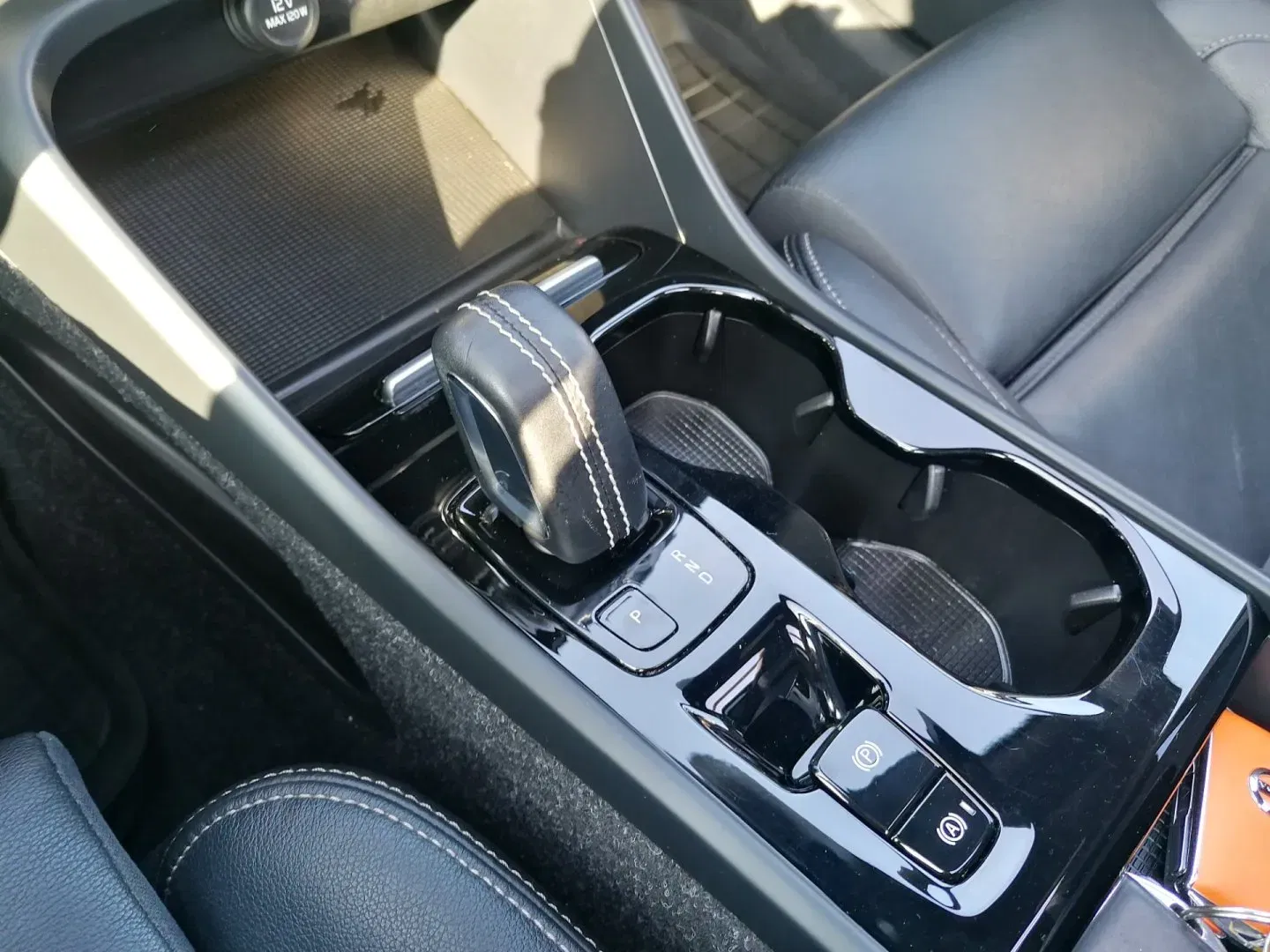 Volvo XC40 - Náhled 12