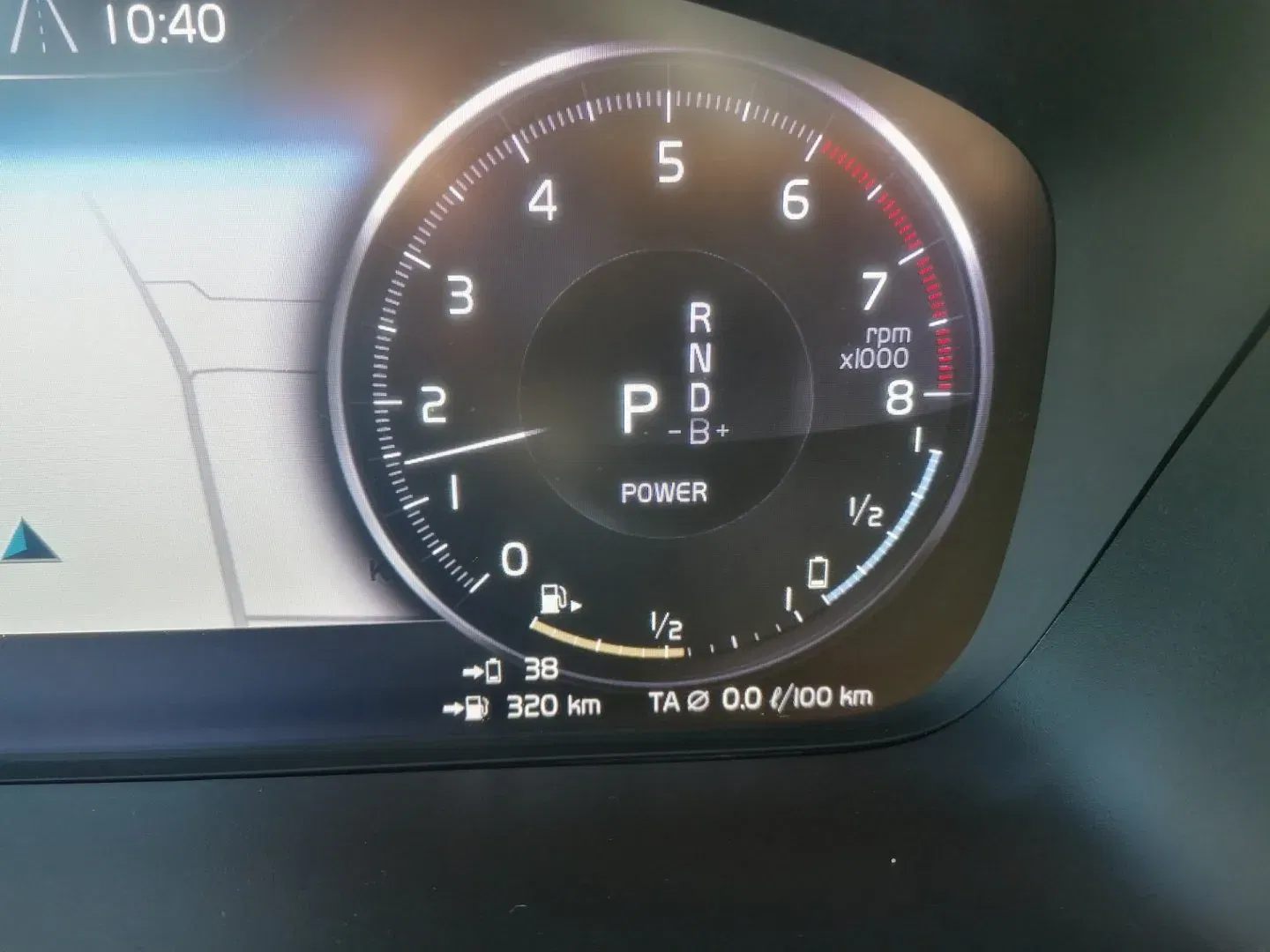 Volvo XC40 - Náhled 16