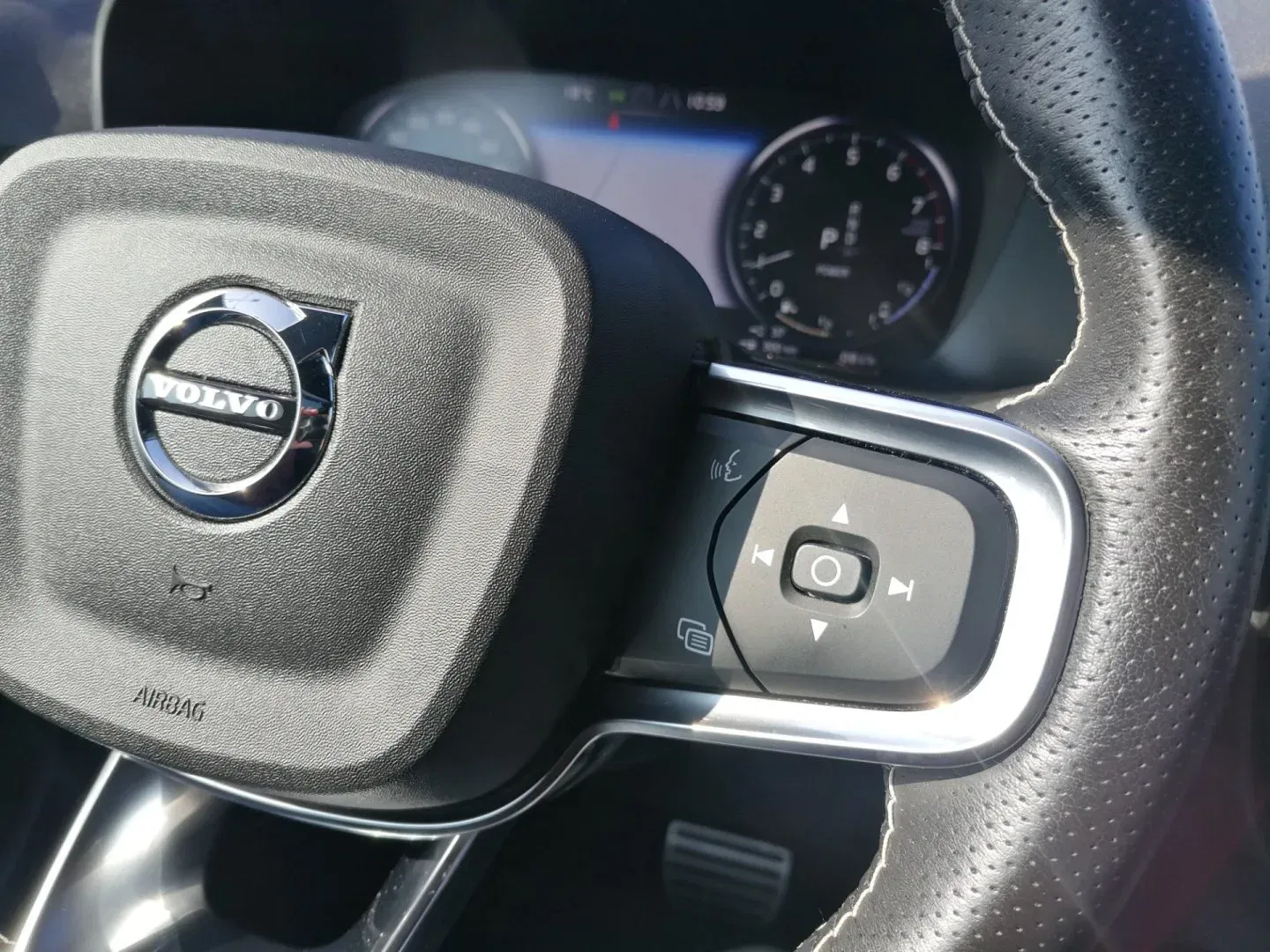 Volvo XC40 - Náhled 26
